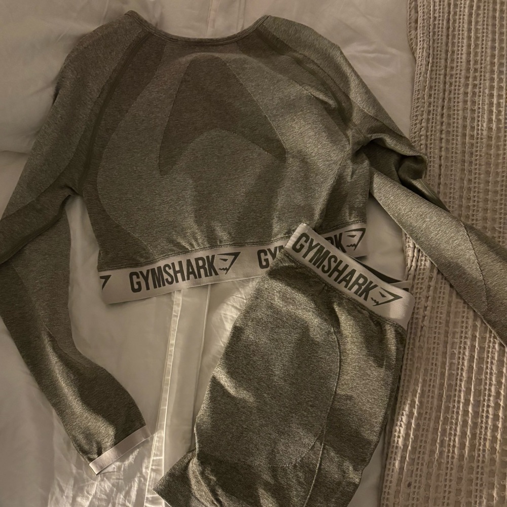 Gymshark set - Picture 2 of 3